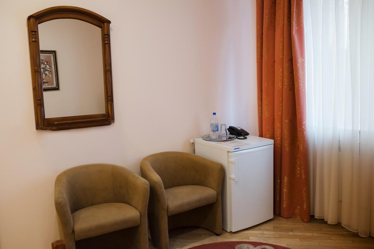 Okolytsya Motel Ривне Екстериор снимка